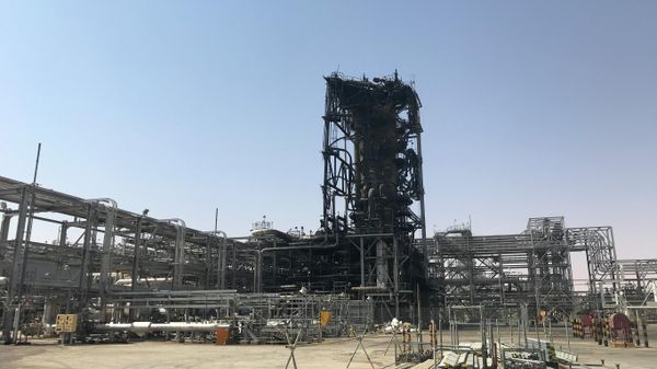 Мировые цены на нефть замедлили снижение до 1%
