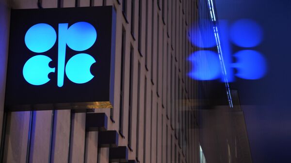 "Восьмерка" ОПЕК+ сохранила заморозку уровня нефтедобычи