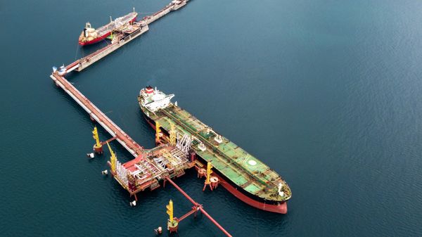Нефтяной танкер атаковали в Черном море