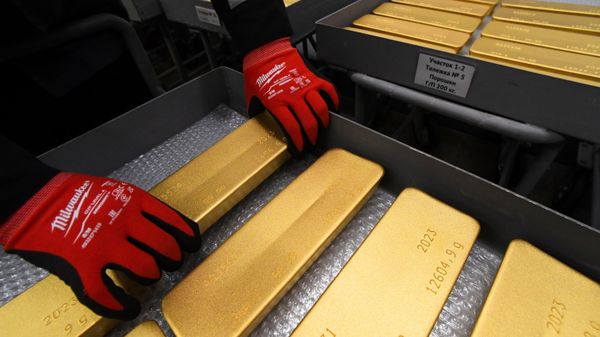 Мировые центробанки в мае продолжили наращивать покупки золота