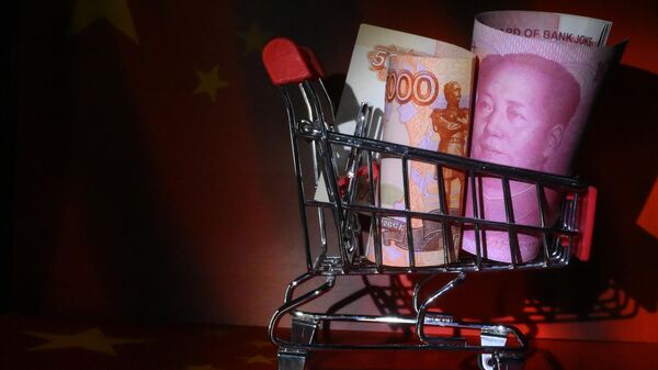 Курс юаня к рублю на Московской бирже снижается в понедельник