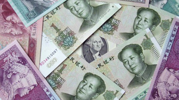 Рубль по итогам торгов вырос к юаню на 5 копеек