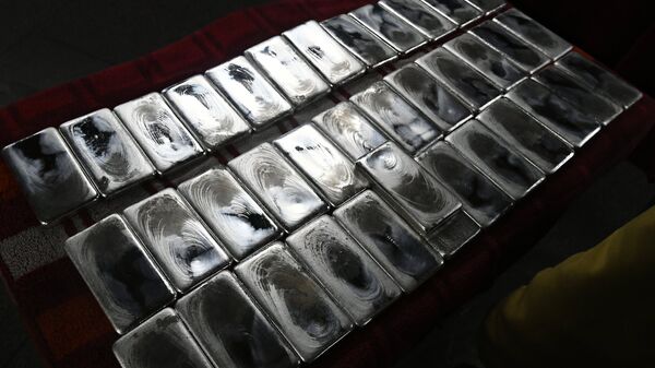 Среднедневной объем торгов серебром на Московской бирже превысил пять тонн