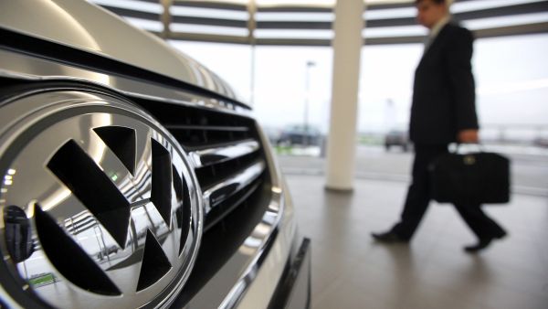 Volkswagen может сократить штат еще на 50 тысяч мест, пишут СМИ