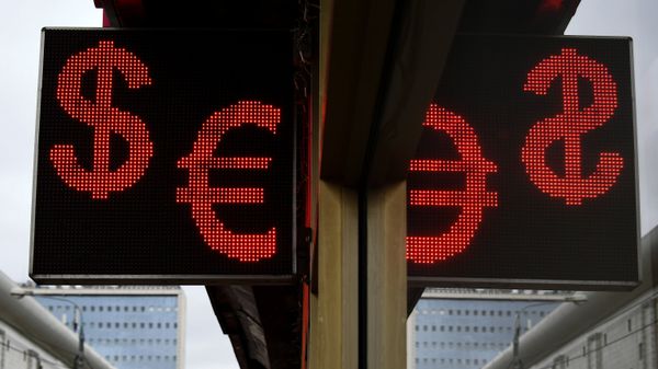 ЦБ объявил официальный курс валют с субботы