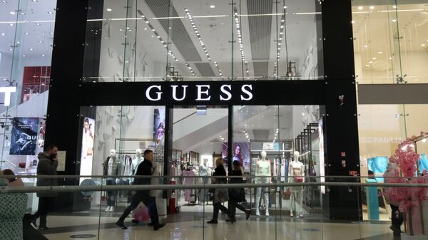 Юрист рассказал, грозит ли штраф бренду с регистрацией на иностранном языке