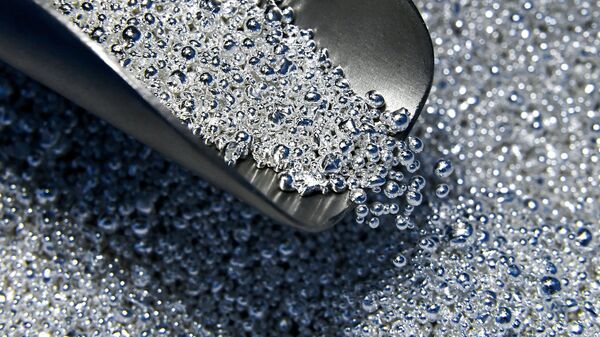 Биржевая цена серебра растет на шесть процентов