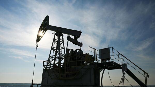 Мировые цены на нефть ускорили рост вечером