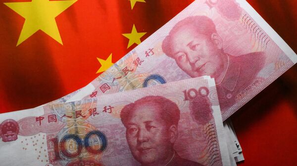 Курс юаня снижается в начале торгов