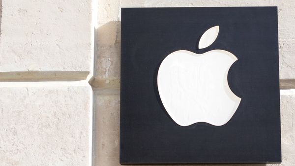 Apple сокращает штат сотрудников в подразделениях Siri и Vision Pro