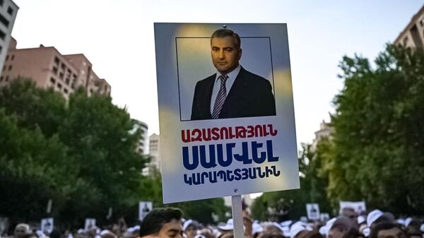 Суд в Армении вернул Карапетяна под домашний арест