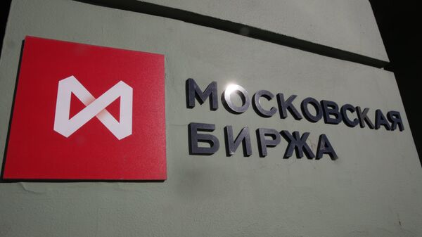 Российский рынок акций в основную сессию торгуется в легком минусе