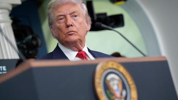 Трамп призвал Францию и Японию прислать военные корабли в Ормузский пролив