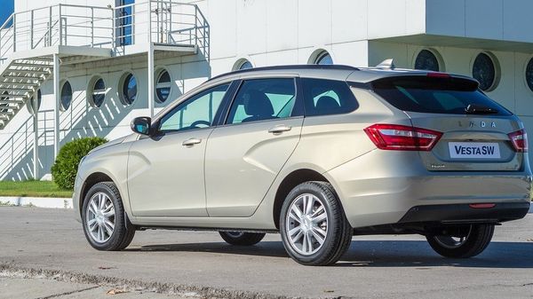 "АвтоВАЗ" опроверг слухи о повышении цен на Lada