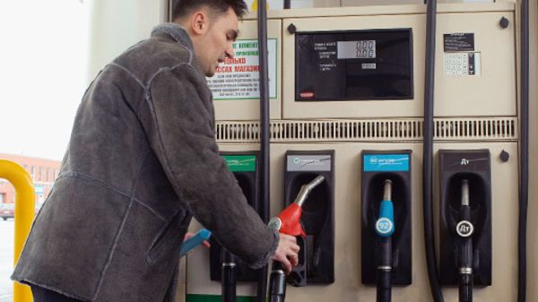 Петербургская биржа вводит механизм продажи бензина конечным потребителям