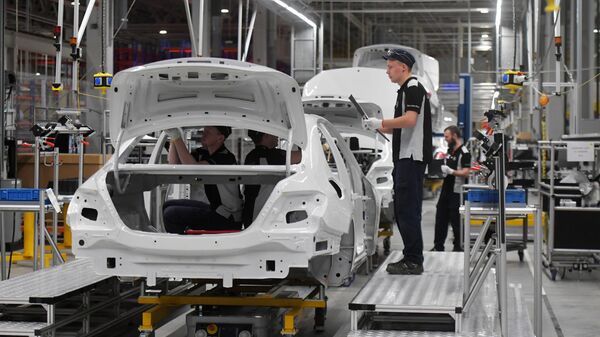 В России в январе снизилось производство легковых автомобилей