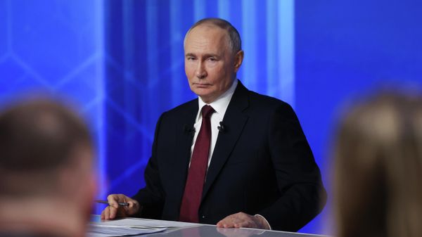 Путин заявил о наращивании поставок топлива в Крым