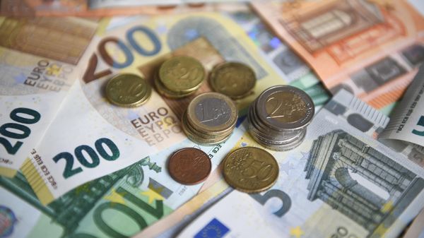 Дефицит торгового баланса еврозоны вырос до 7,8 миллиарда евро