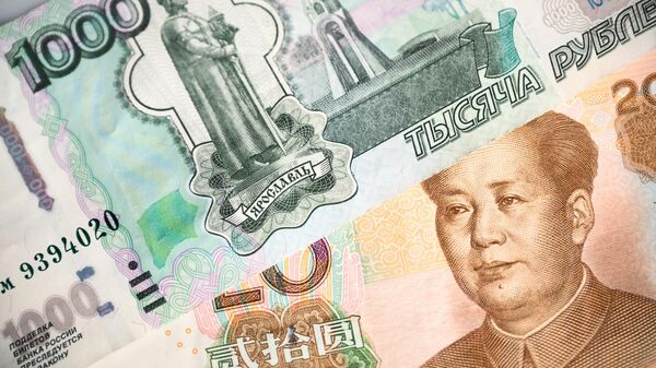 Рубль в понедельник вырос к юаню