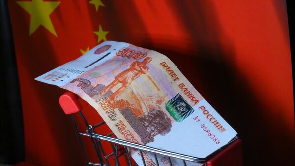 Рубль продолжает укрепляться к юаню на Мосбирже в начале недели