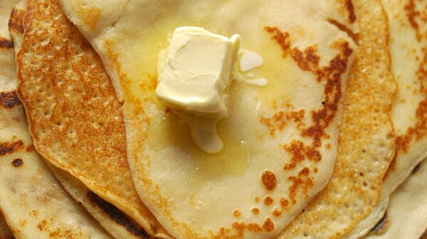 Стала известна стоимость блинов с медом в эту Масленицу