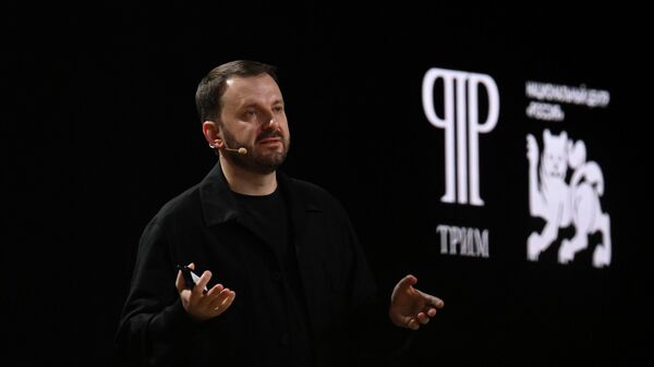 Запад разрушает финансовую систему, считает Орешкин