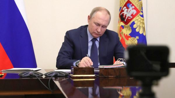 Путин подписал закон, упрощающий продажу изъятого у коррупционеров жилья