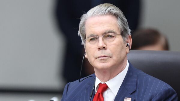 "Почему не уволен?": в США жестко осадили Бессента после заявления о России