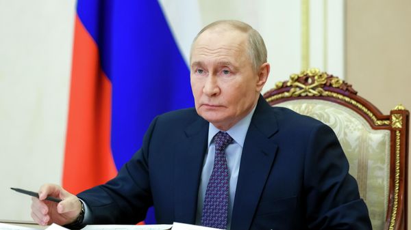 Путин поздравил работников водного транспорта с профессиональным праздником