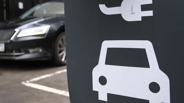 В Подмосковье построили два крупнейших комплекса зарядки электромобилей
