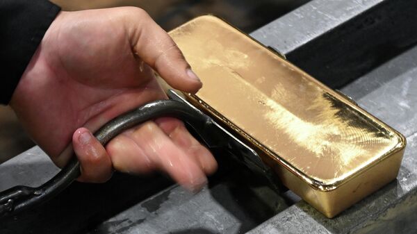 Аналитик оценил вероятность мирового кризиса на фоне подорожания золота