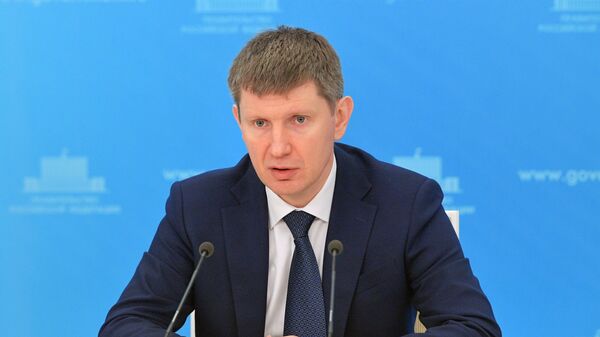 Экономика России справляется с вызовами и ограничениями, заявил Решетников