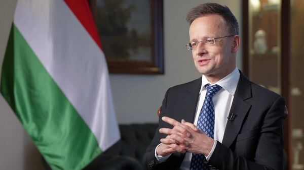 Сийярто рассказал о графике подключения к сети новых блоков АЭС "Пакш"