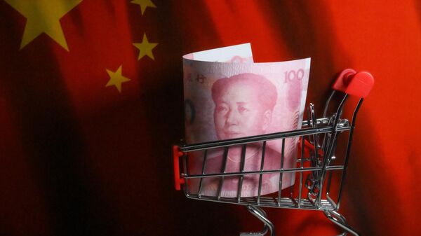 Курс юаня на Мосбирже снизился на 6 копеек