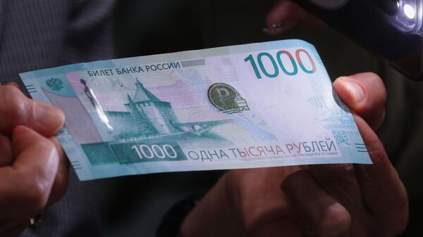 СМИ: житель Москвы неожиданно стал "триллионером"