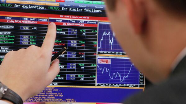 Российский рынок акций завершил основную торговую сессию пятницы снижением
