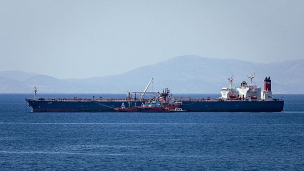 Движение через Ормузский пролив продолжается на фоне эскалации конфликта