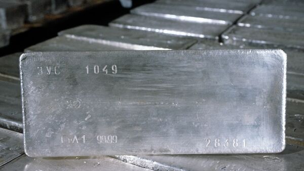 Цена на серебро впервые поднялась выше отметки в 113 долларов за унцию