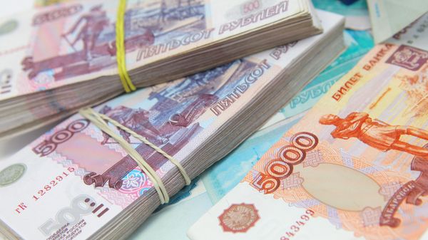 Рубль снизился к юаню по итогам торгов среды