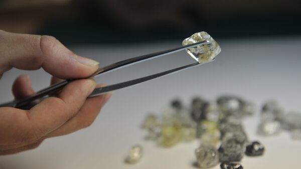 В "Алросе" рассказали, сколько времени занимает огранка бриллианта