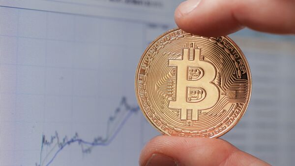 Аналитик объяснил одновременный обвал стоимости драгметаллов и криптовалют