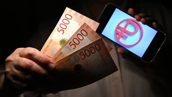 Россиянам объяснили, чем грозят переводы от посторонних