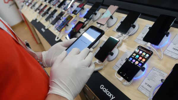 Поставки смартфонов из Южной Кореи в Россию в июне выросли почти втрое