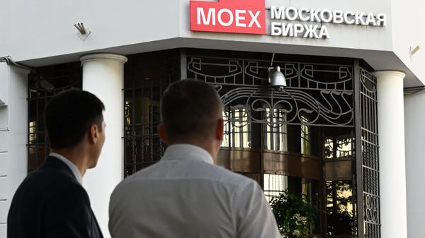 Российский рынок акций растет на открытии на 0,7%