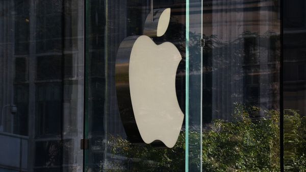 Apple представит первый складной iPhone 9 сентября, пишут СМИ