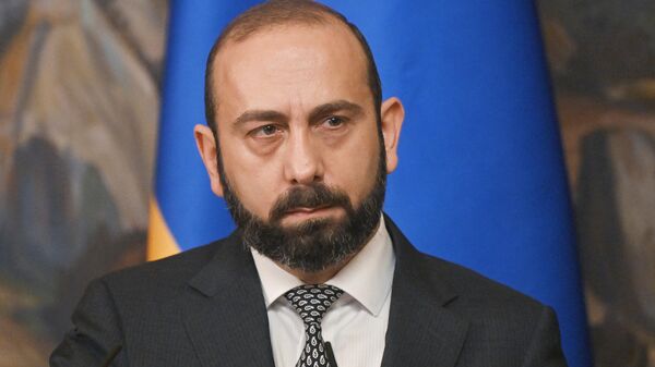 Армения заинтересована в развитии отношений с Россией, заявил Мирзоян