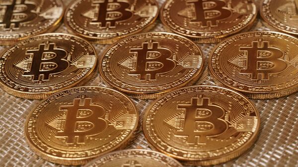 Стоимость биткоина ускорила падение до десяти процентов