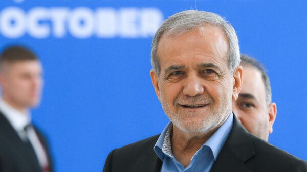 Алиев и Пезешкиан обсудили перспективы развития совместных проектов