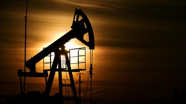 Цена барреля нефти Brent превысила 67 долларов впервые с конца сентября