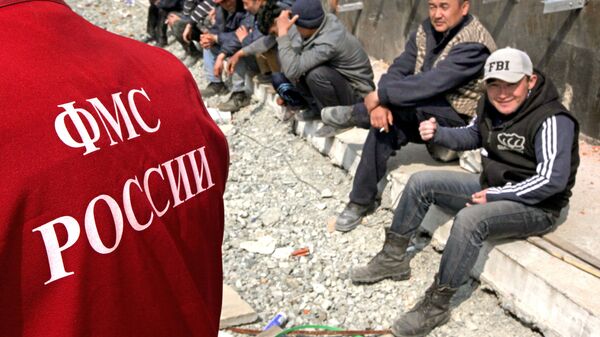 В Петербурге 375 мигрантов попали в полицию после рейда по "Перекресткам"